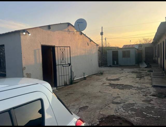 6 BEDROOM HOUSE FOR SALE IN PALM RIDGE